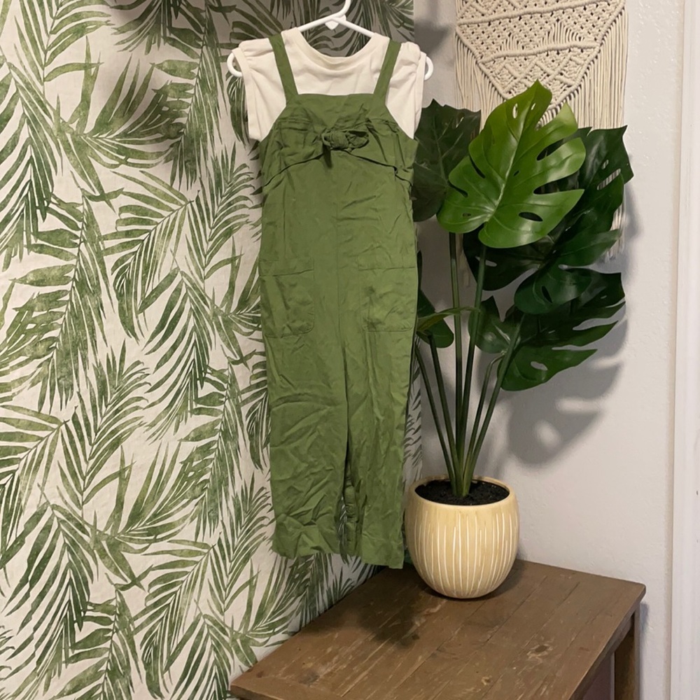 Never worn little girl’s two piece romper outfit
